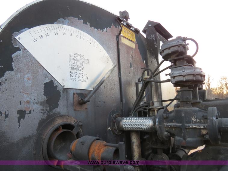 image for item F4371 1996 International 4900 oil distribution truck