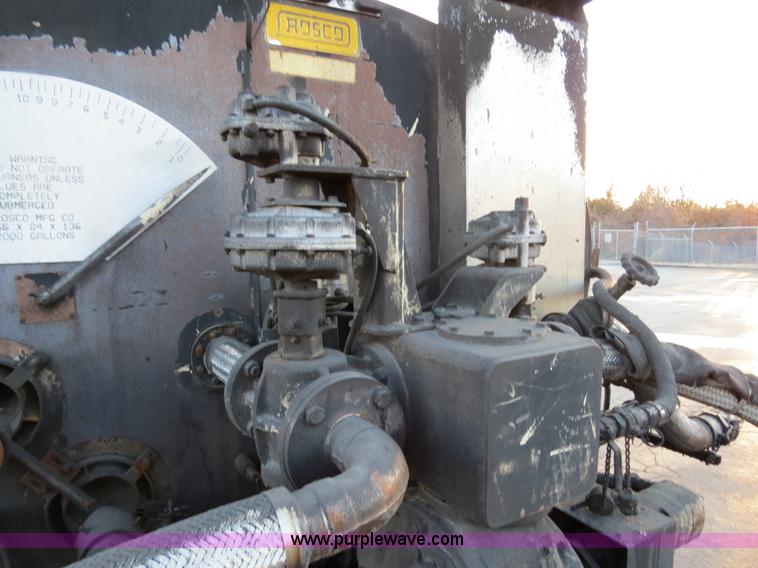 image for item F4371 1996 International 4900 oil distribution truck