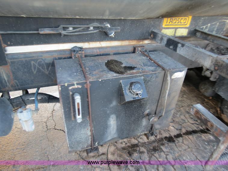 image for item F4371 1996 International 4900 oil distribution truck