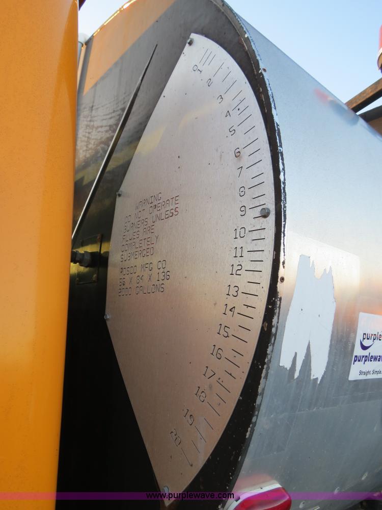 image for item F4371 1996 International 4900 oil distribution truck