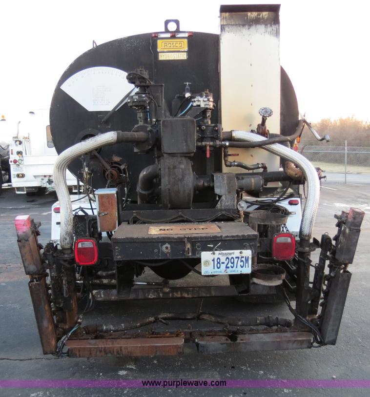 image for item F4372 1996 International 4900 oil distribution truck