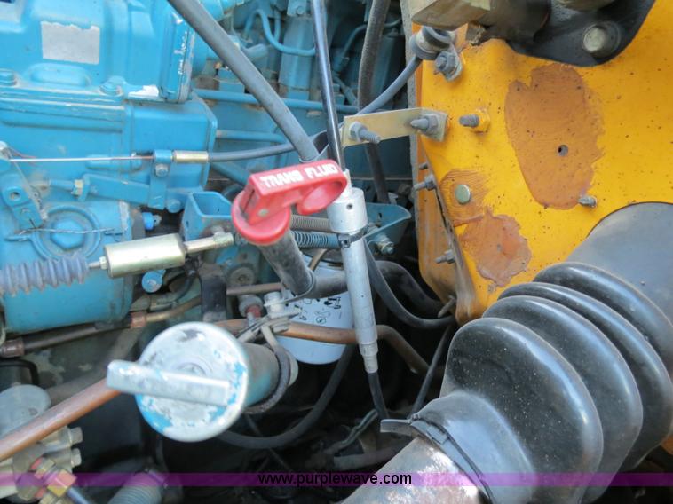 image for item F4372 1996 International 4900 oil distribution truck