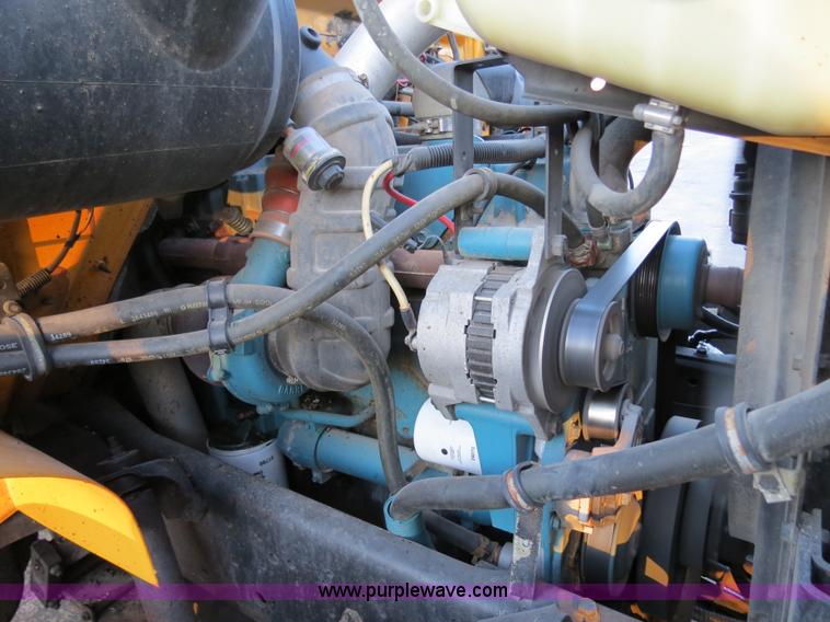 image for item F4372 1996 International 4900 oil distribution truck