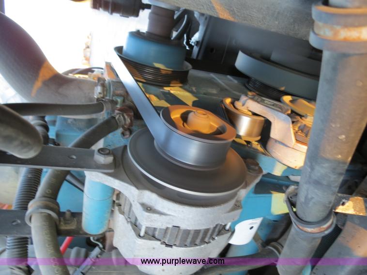 image for item F4372 1996 International 4900 oil distribution truck