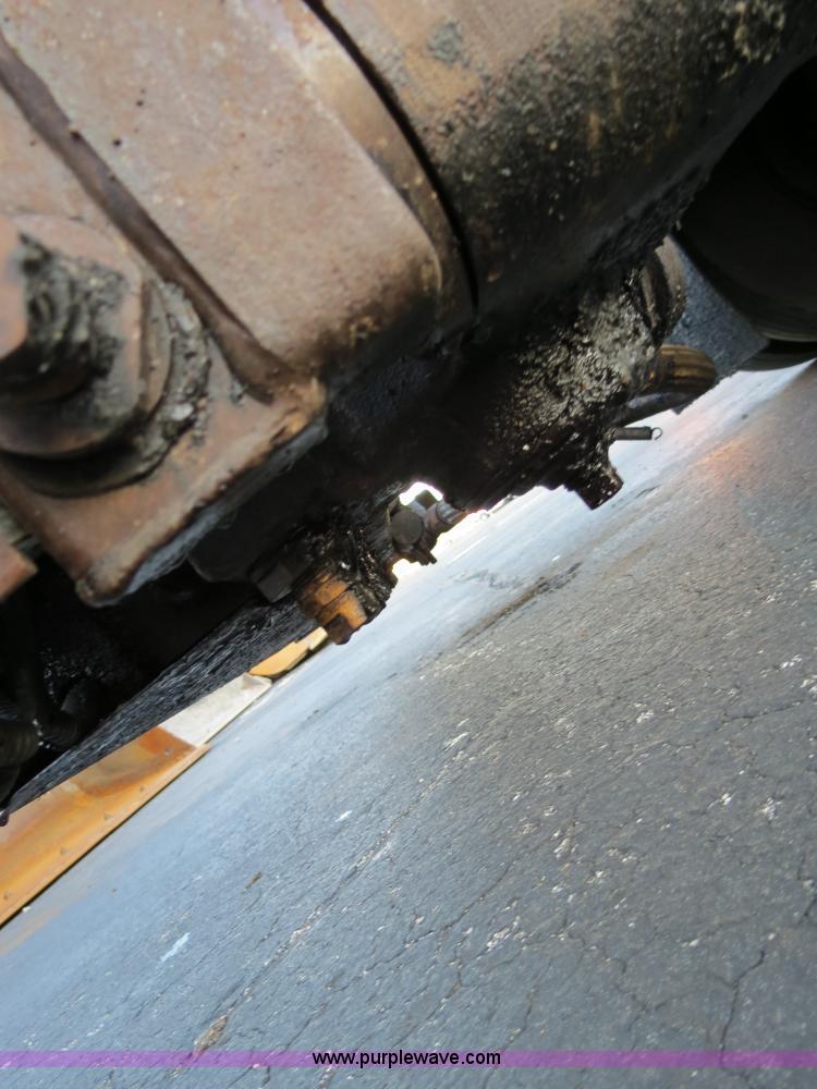 image for item F4372 1996 International 4900 oil distribution truck