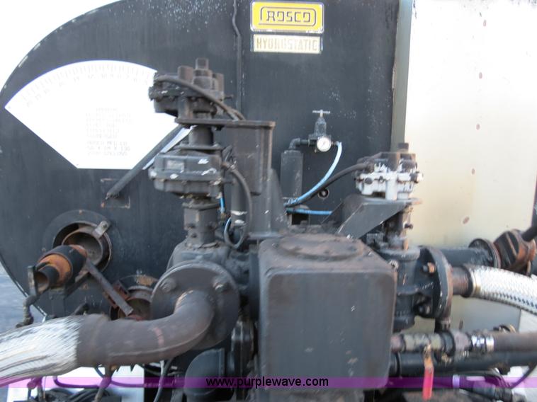 image for item F4372 1996 International 4900 oil distribution truck