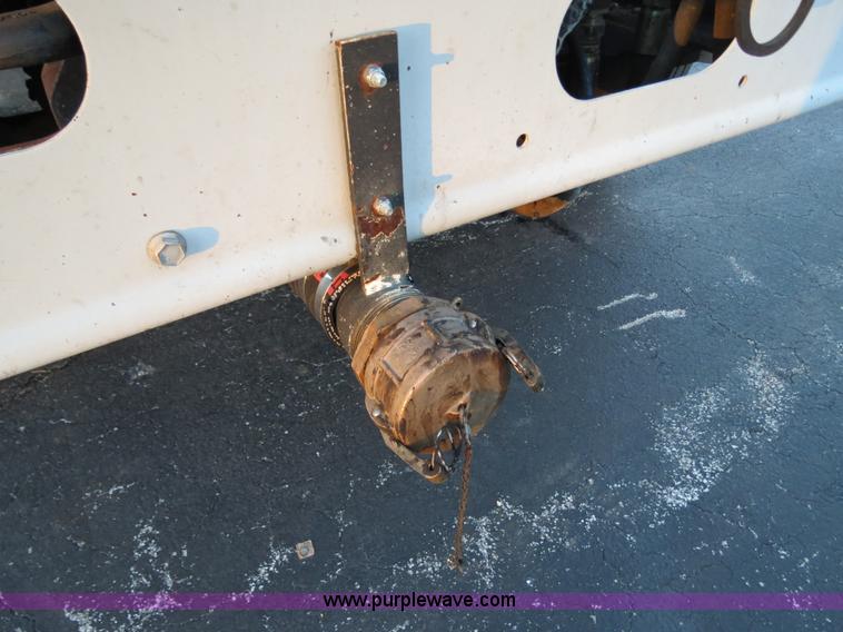 image for item F4372 1996 International 4900 oil distribution truck