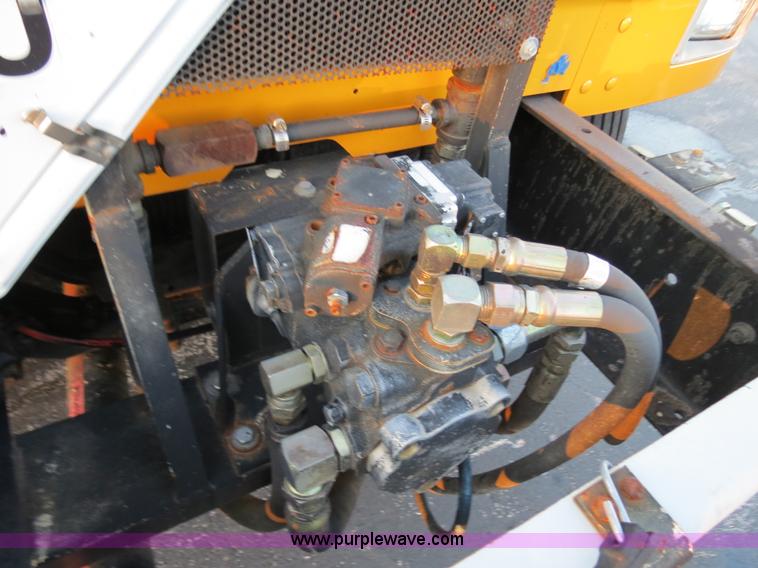 image for item F4372 1996 International 4900 oil distribution truck