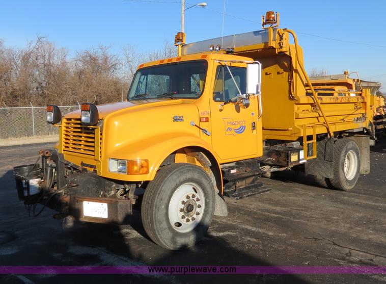 image for item F4377 2000 International 4900 dump truck