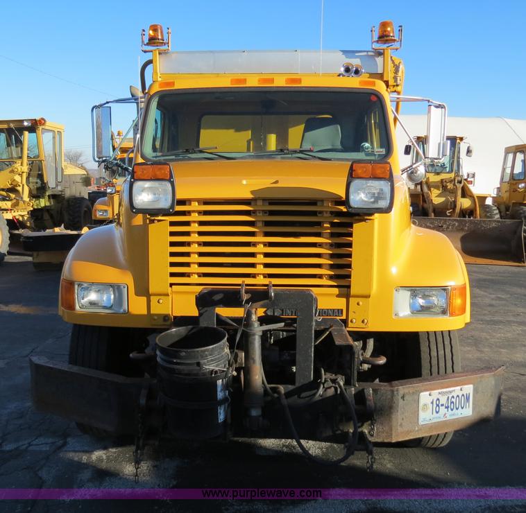 image for item F4377 2000 International 4900 dump truck