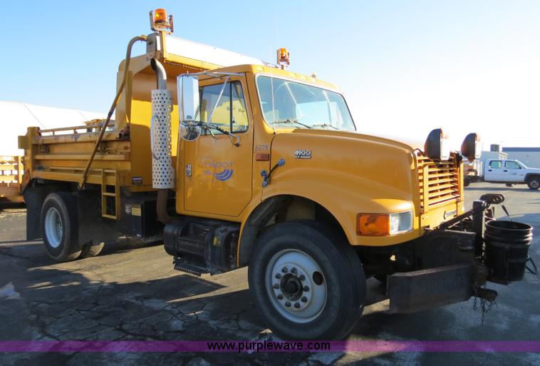 image for item F4377 2000 International 4900 dump truck