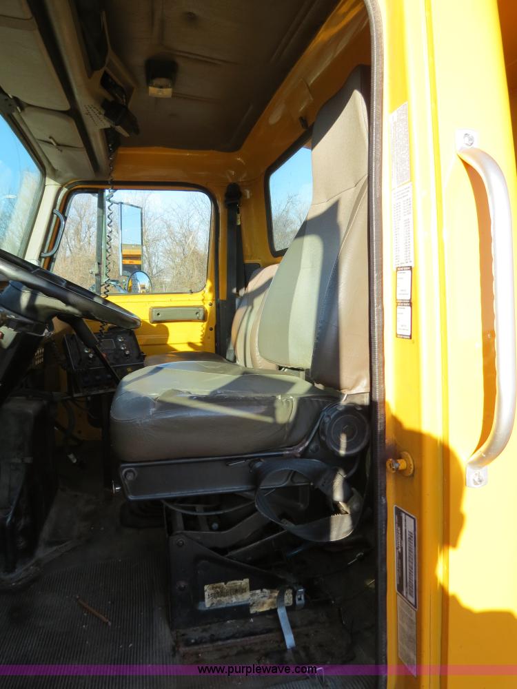 image for item F4377 2000 International 4900 dump truck