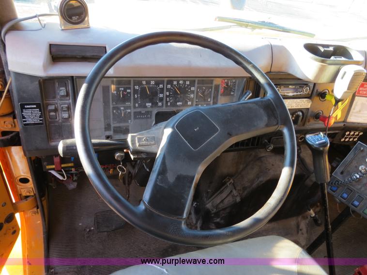 image for item F4377 2000 International 4900 dump truck