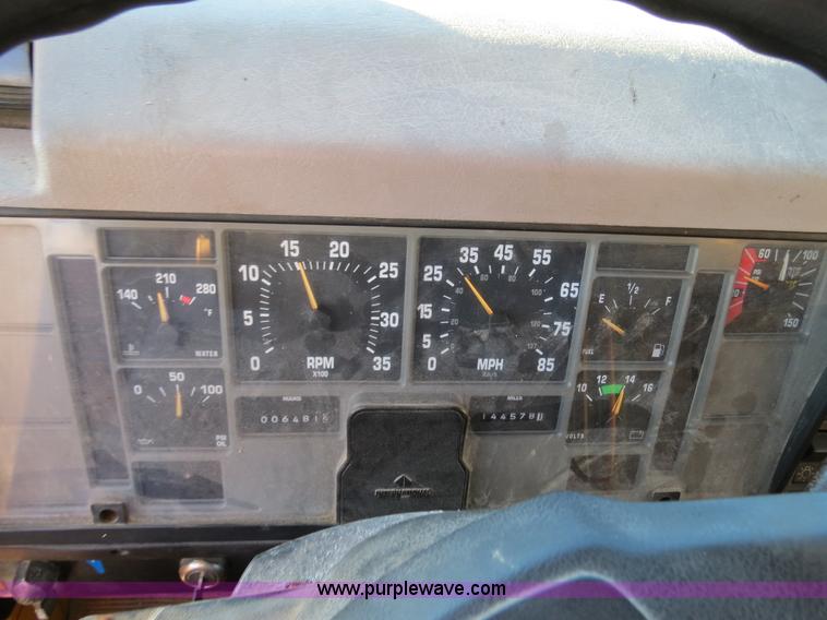 image for item F4377 2000 International 4900 dump truck