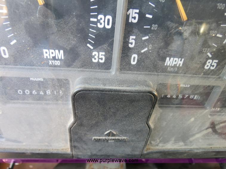 image for item F4377 2000 International 4900 dump truck