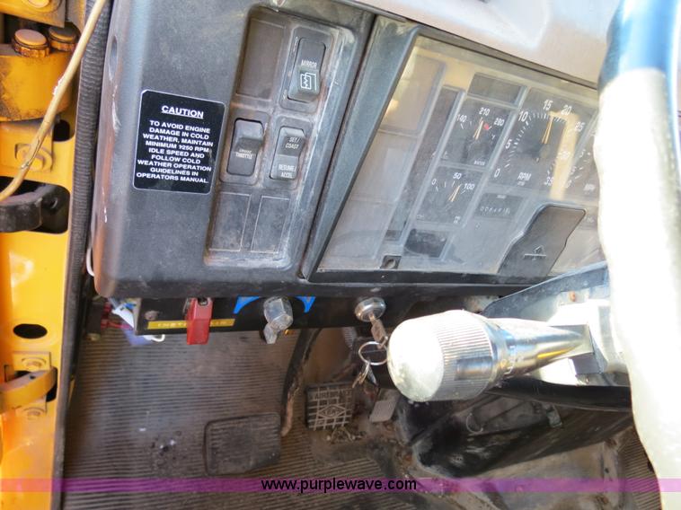 image for item F4377 2000 International 4900 dump truck