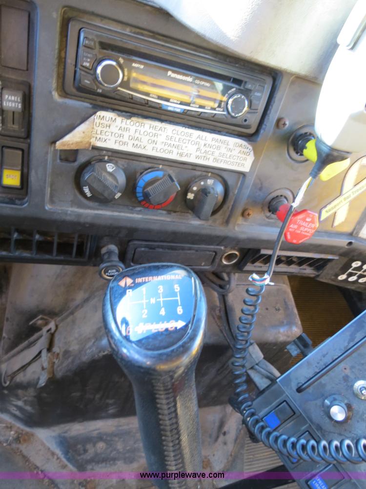 image for item F4377 2000 International 4900 dump truck