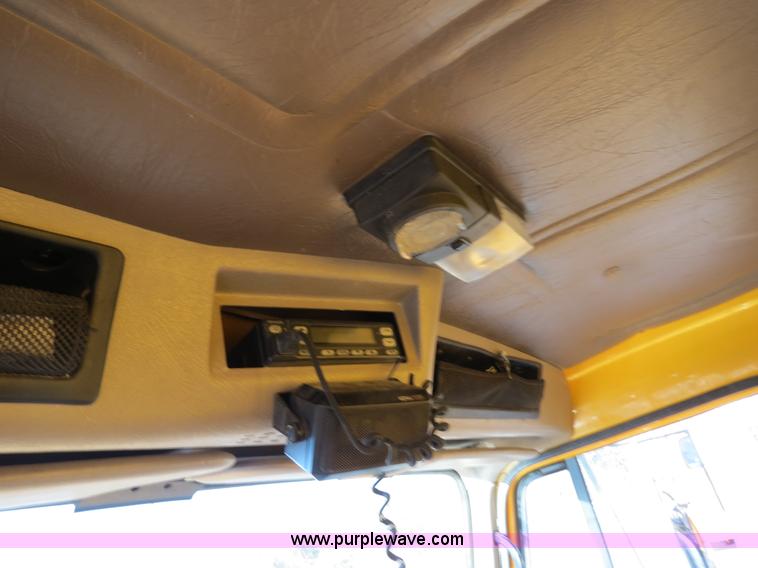 image for item F4377 2000 International 4900 dump truck