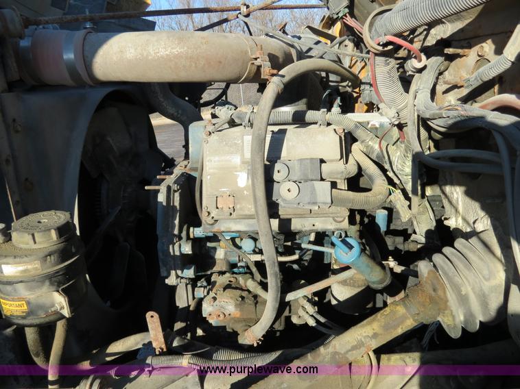 image for item F4377 2000 International 4900 dump truck