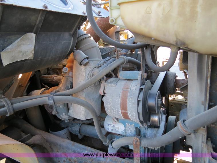 image for item F4377 2000 International 4900 dump truck