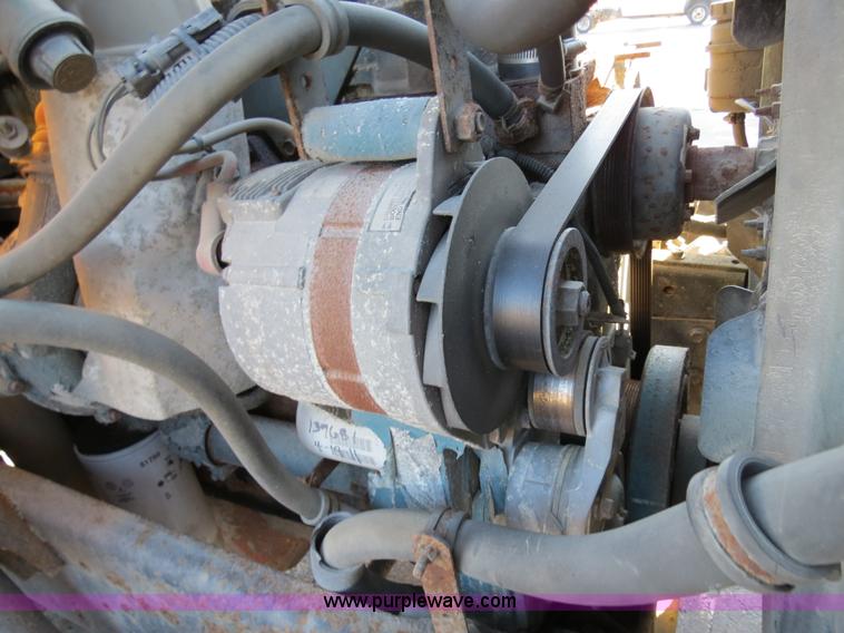 image for item F4377 2000 International 4900 dump truck