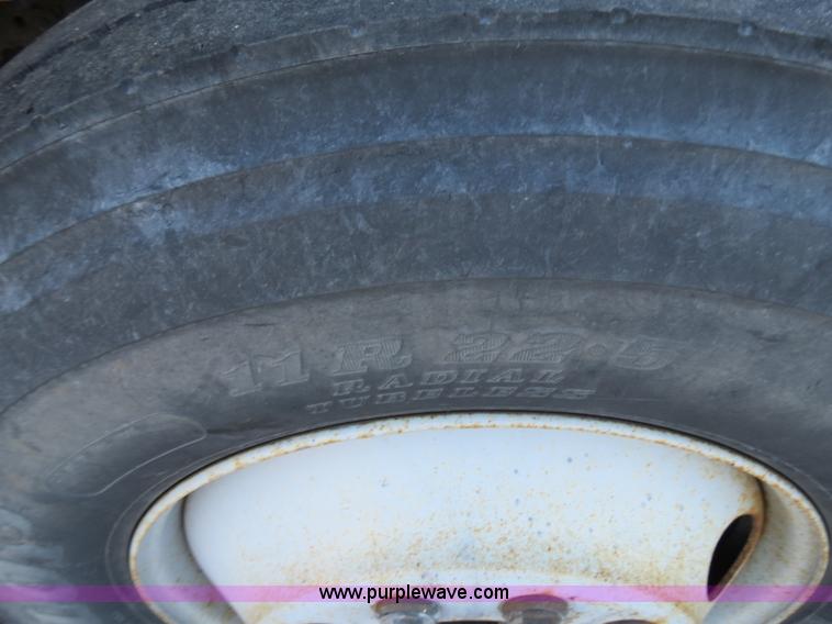 image for item F4377 2000 International 4900 dump truck