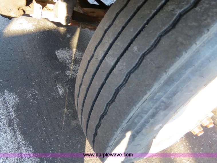 image for item F4377 2000 International 4900 dump truck