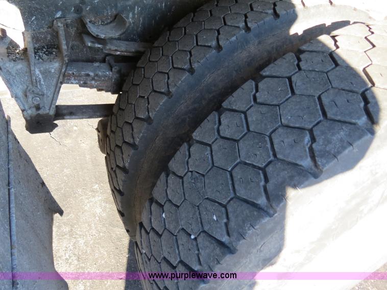 image for item F4377 2000 International 4900 dump truck