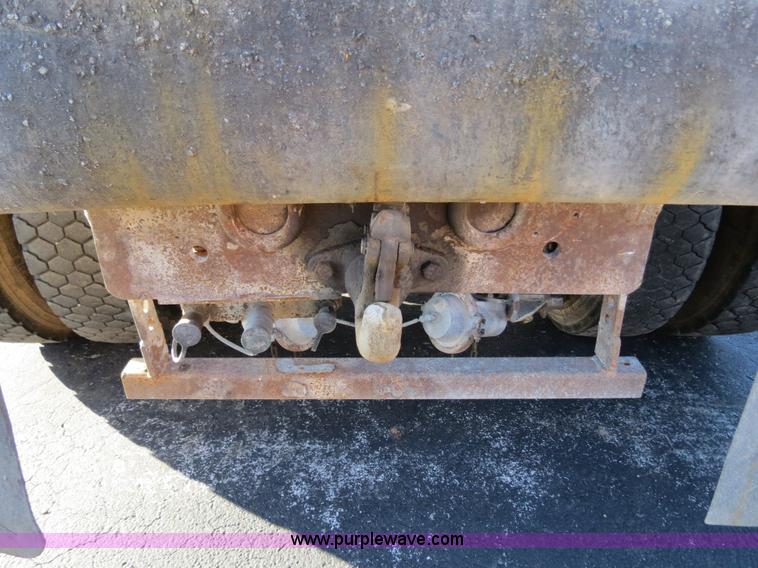 image for item F4377 2000 International 4900 dump truck