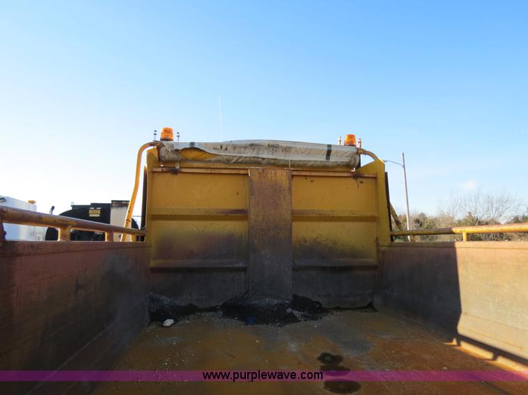 image for item F4377 2000 International 4900 dump truck