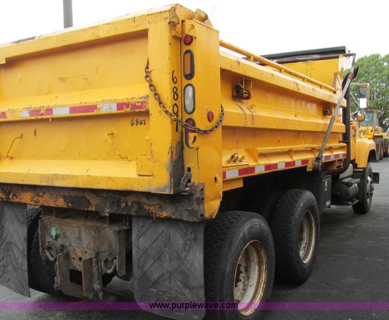 image for item F4804 2002 International F-2554 dump truck