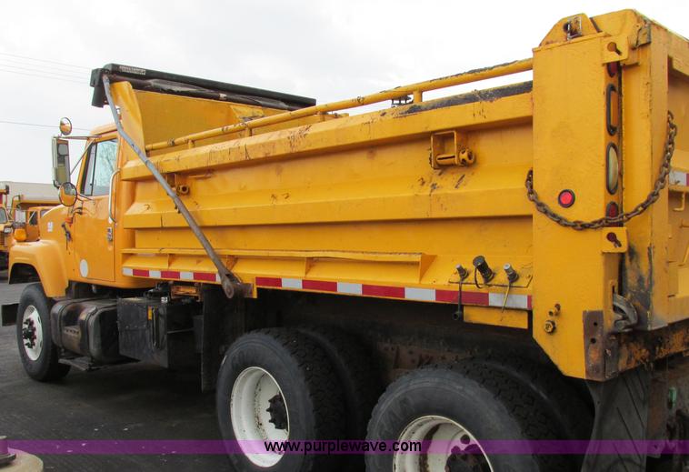 image for item F4804 2002 International F-2554 dump truck