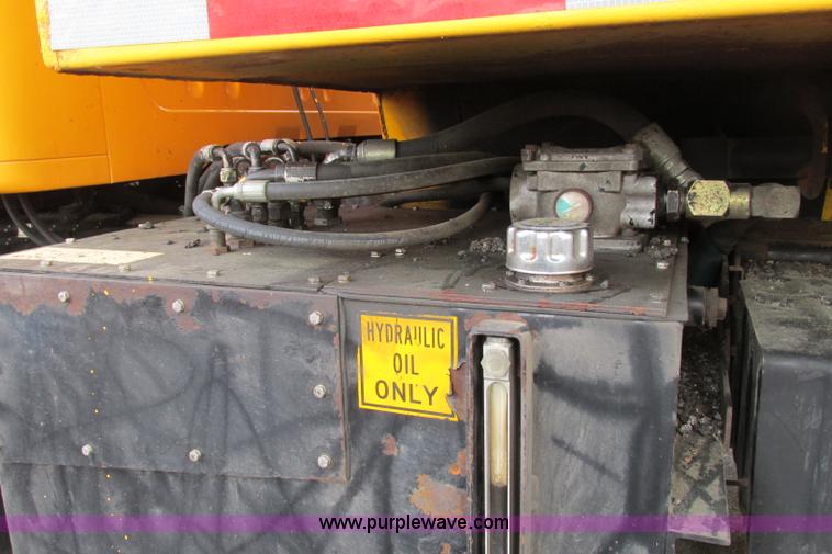 image for item F4804 2002 International F-2554 dump truck