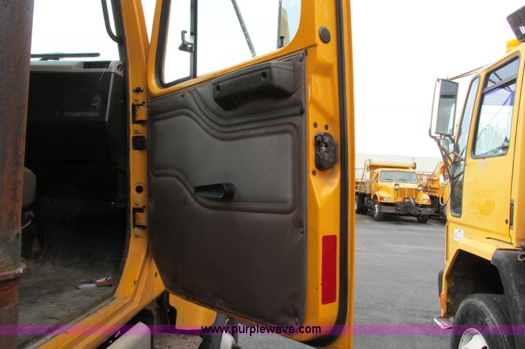 image for item F4804 2002 International F-2554 dump truck