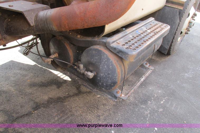 image for item F4804 2002 International F-2554 dump truck