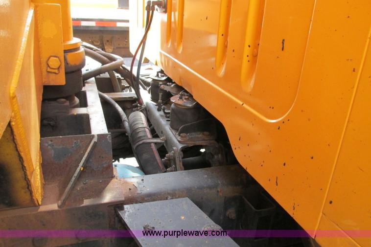 image for item F4804 2002 International F-2554 dump truck