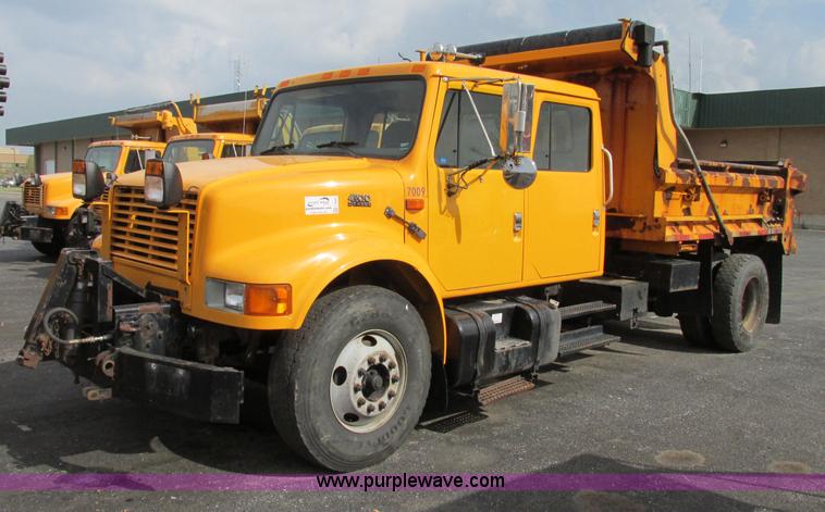 image for item F4805 2002 International 4900 dump truck