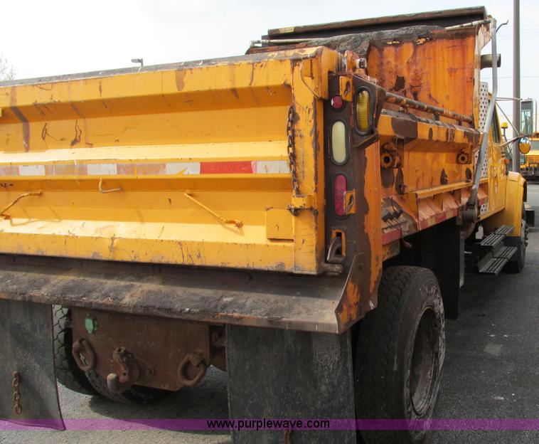 image for item F4805 2002 International 4900 dump truck