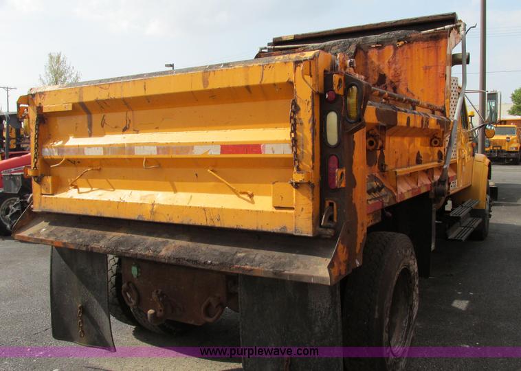 image for item F4805 2002 International 4900 dump truck