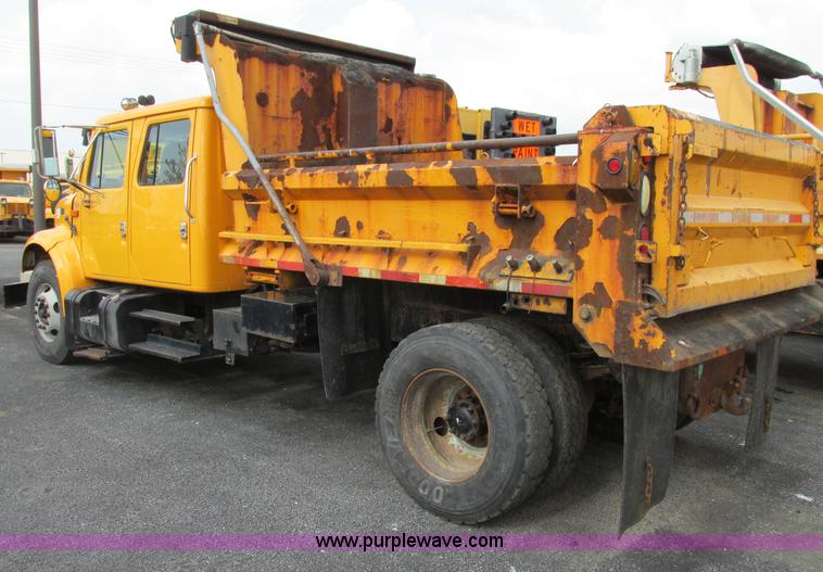 image for item F4805 2002 International 4900 dump truck