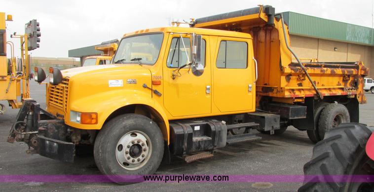 image for item F4805 2002 International 4900 dump truck
