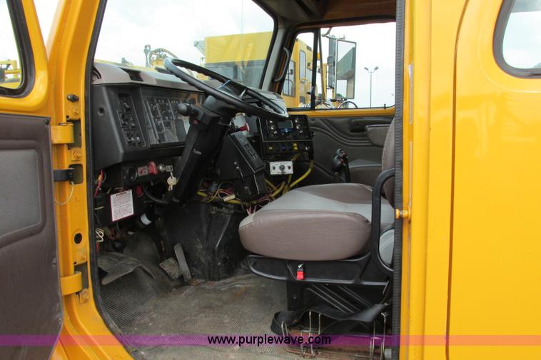 image for item F4805 2002 International 4900 dump truck