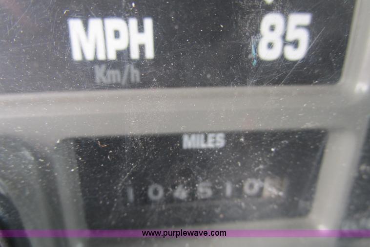 image for item F4805 2002 International 4900 dump truck