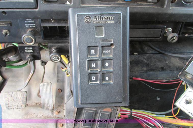 image for item F4805 2002 International 4900 dump truck