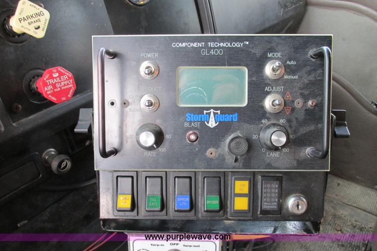 image for item F4805 2002 International 4900 dump truck