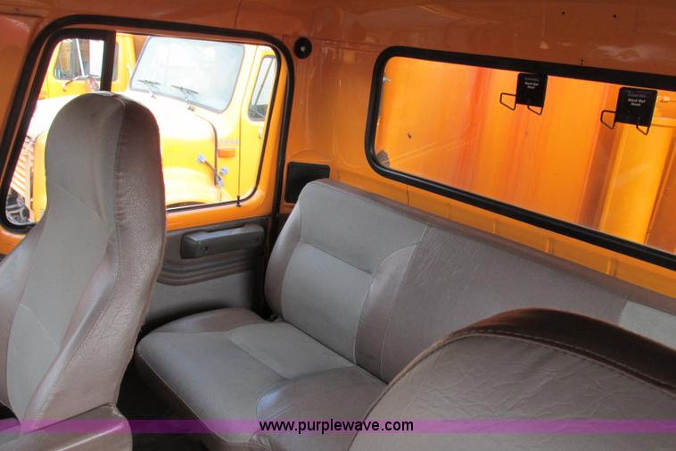 image for item F4805 2002 International 4900 dump truck