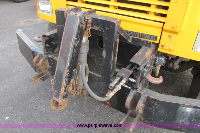 image for item F4805 2002 International 4900 dump truck