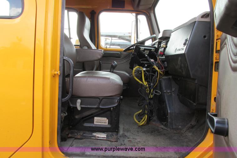 image for item F4805 2002 International 4900 dump truck