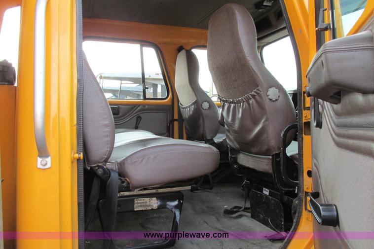 image for item F4805 2002 International 4900 dump truck