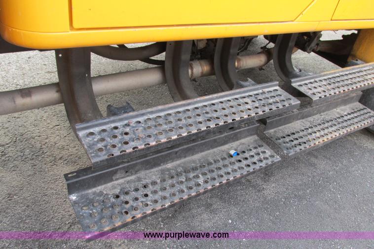 image for item F4805 2002 International 4900 dump truck